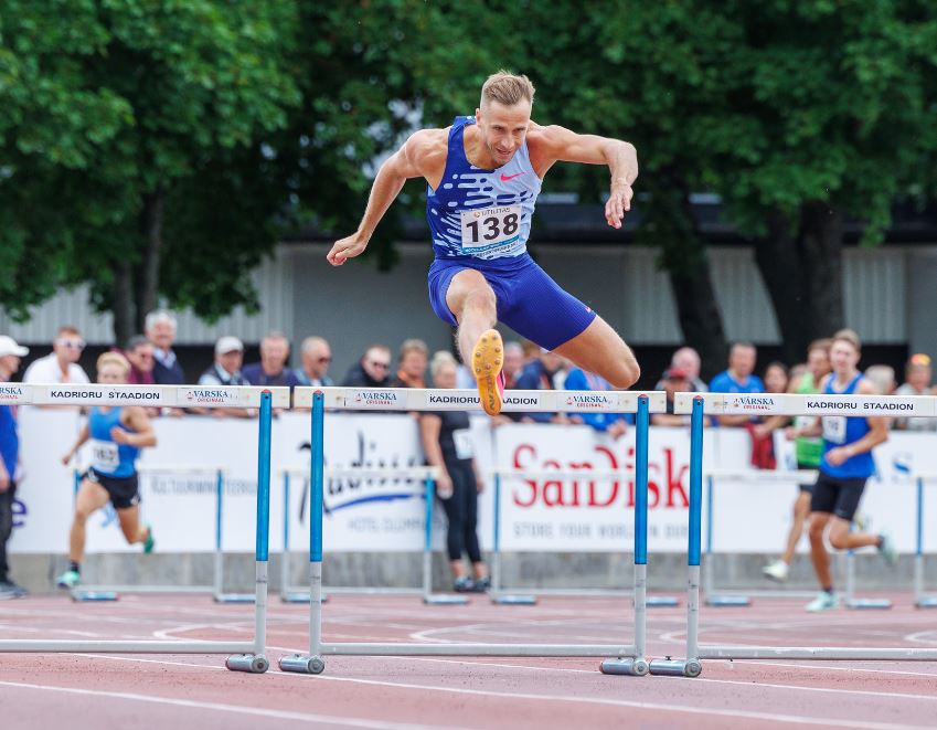 Roomasse sõidab 19 Eesti sportlast. 400 m tõkkejooksus on stardis suurte tiitlivõistluste kogemustega Rasmus Mägi (pildil), kellel on ette näidata 2014. aasta E